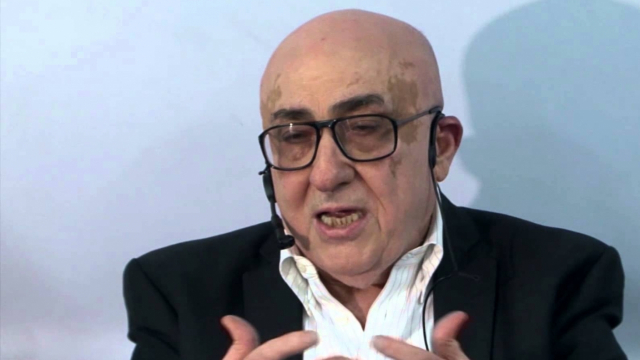 Abdelwaheb Ben Ayed, le premier industriel tunisien est très agacé par les incessants mouvements sociaux depuis la révolution de 2011. Il a récemment annoncé que son groupe allait investir près de 670 millions de dollars dans la robotisation et l'automati Abdelwaheb Ben Ayed, le premier industriel tunisien est très agacé par les incessants mouvements sociaux depuis la révolution de 2011. Il a récemment annoncé que son groupe allait investir près de 670 millions de dollars dans la robotisation et l'automati