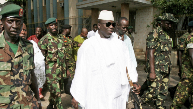 Gambie: les ministres ambassadeurs officiers quittent le navire Gambie: les ministres ambassadeurs officiers quittent le navire