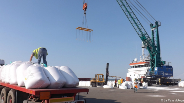 Coopération: la Guinée reçoit un don de 100 mille tonnes d'engrais du Maroc Coopération: la Guinée reçoit un don de 100 mille tonnes d'engrais du Maroc