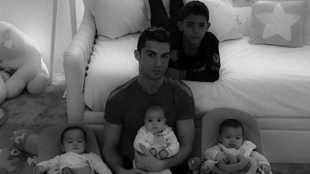 Cristiano Ronaldo avec ses enfants Cristiano Ronaldo avec ses enfants