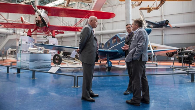Officier des FAR au Bourget Officier des FAR au Bourget
