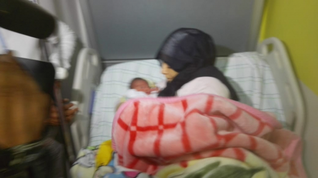 Casablanca-Maman ayant retrouvé son bébé Casablanca-Maman ayant retrouvé son bébé