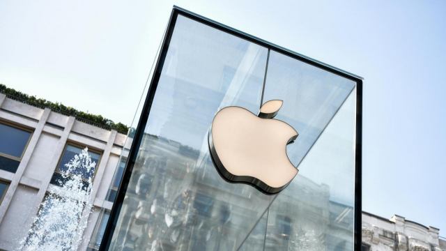 Apple Apple