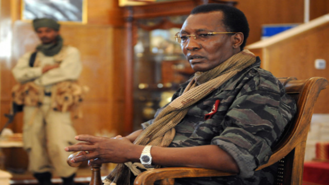 Vidéo. la Méthode Idriss Déby: visite inopinée et langage cru auprès de l'administration Vidéo. la Méthode Idriss Déby: visite inopinée et langage cru auprès de l'administration