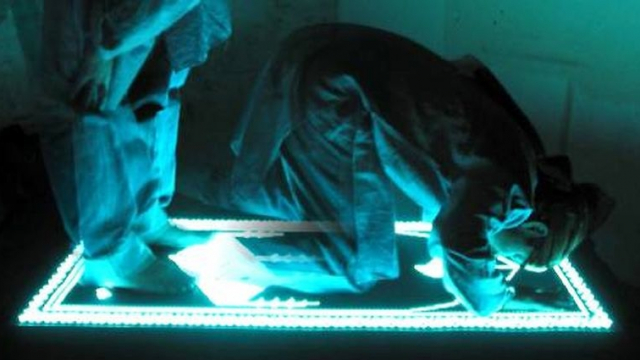 Le tapis de prieure lumineux Le tapis de prieure lumineux
