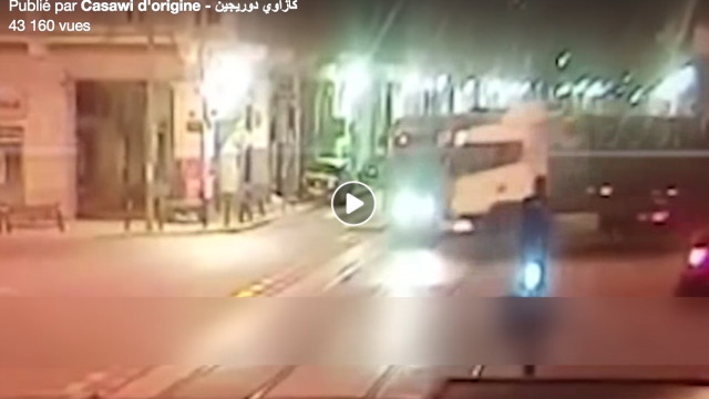 Vidéo. Accident du tram de Casa: un camion sortant de nulle part et boom! Vidéo. Accident du tram de Casa: un camion sortant de nulle part et boom!