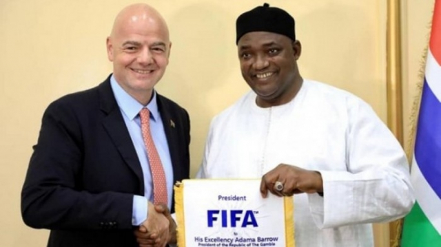 Infantino avec le président gambien Barrow Infantino avec le président gambien Barrow