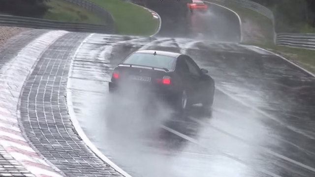 Freiner sous la pluie Freiner sous la pluie