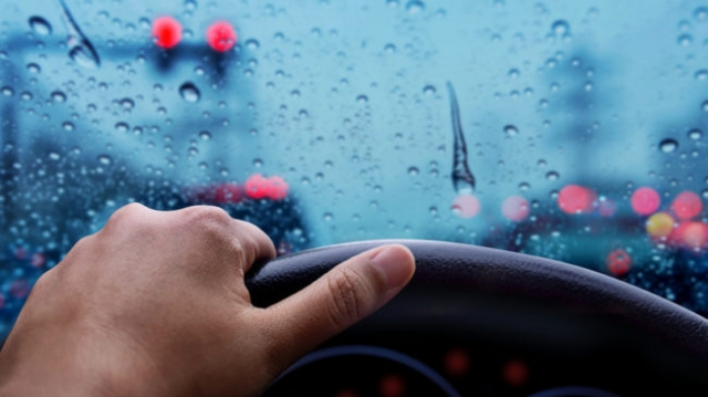 L’habitacle de la voiture sous la pluie L’habitacle de la voiture sous la pluie