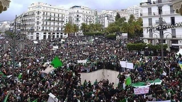 Les Algériens manifestent contre Gaïd Salah et le régime, vendredi 29 mars 2019. Les Algériens manifestent contre Gaïd Salah et le régime, vendredi 29 mars 2019.