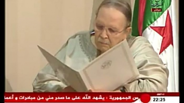 Vidéo. Algérie: comment Saïd Bouteflika essaie de sauver sa peau en exhibant son frère malade Vidéo. Algérie: comment Saïd Bouteflika essaie de sauver sa peau en exhibant son frère malade