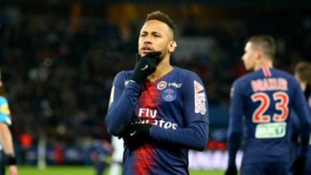 Neymar s'interroge Neymar s'interroge