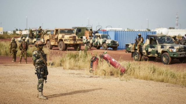 Mali: deux attaques contre deux bases militaires maliennes font plusieurs morts Mali: deux attaques contre deux bases militaires maliennes font plusieurs morts