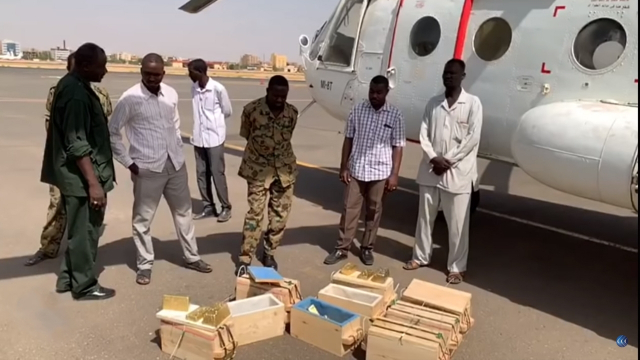 Cover_Vidéo: الجيش السوداني يضبط طائرة خاصة أثناء تهريبها كميات من الذهب Cover_Vidéo: الجيش السوداني يضبط طائرة خاصة أثناء تهريبها كميات من الذهب