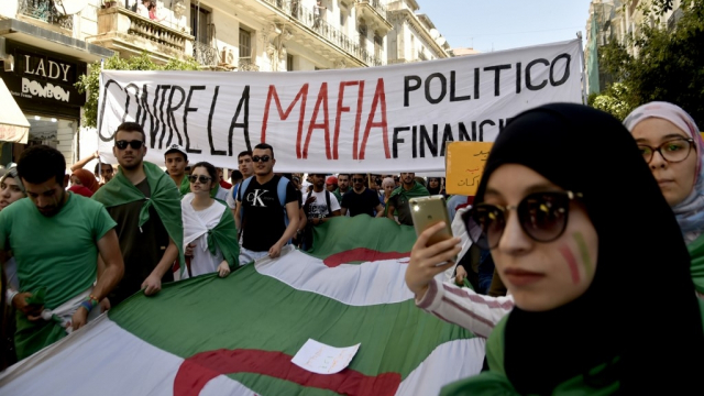 Etudiants contre pouvoir en Algérie