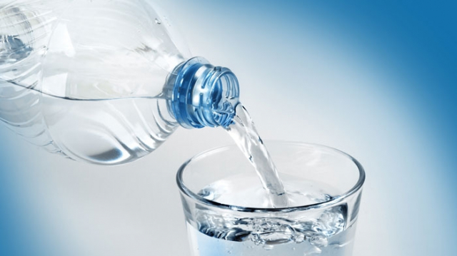 Comment apprendre à boire en choisissant bien son eau minérale? | le360.ma