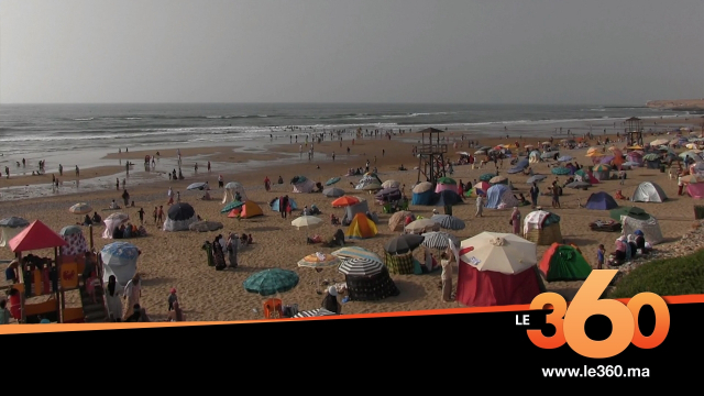 Cover_Vidéo: Le360.ma •شاطئ أكلو يسحر المصطافين المغاربة والأجانب Cover_Vidéo: Le360.ma •شاطئ أكلو يسحر المصطافين المغاربة والأجانب