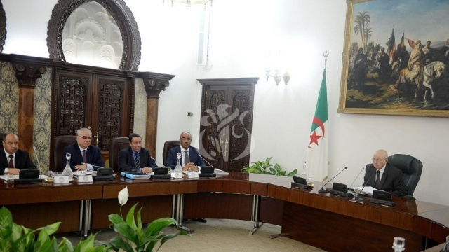 Algérie: deux projets de loi pour accélérer l'organisation d'élection Algérie: deux projets de loi pour accélérer l'organisation d'élection