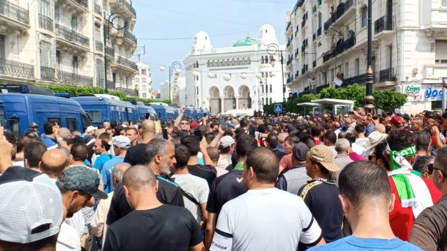 Algeria: Ahmed Gaïd Salah loses his effort to block the way to the demonstrators