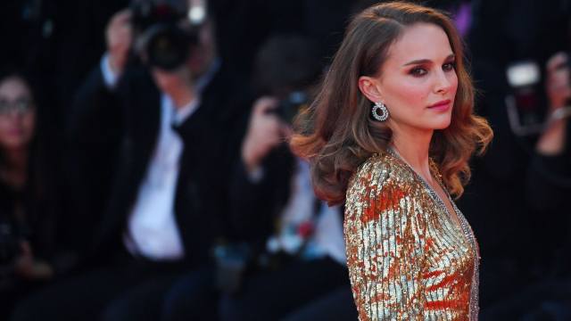 Natalie Portman illuminant le tapis rouge de la Mostra de Venise 2019. Natalie Portman illuminant le tapis rouge de la Mostra de Venise 2019.