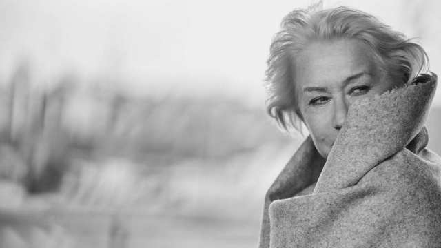 L'actrice britannique Helen Mirren posant pour Peter Lindbergh. L'actrice britannique Helen Mirren posant pour Peter Lindbergh.