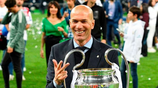 Zidane et le 3e trophée de la LDC Zidane et le 3e trophée de la LDC