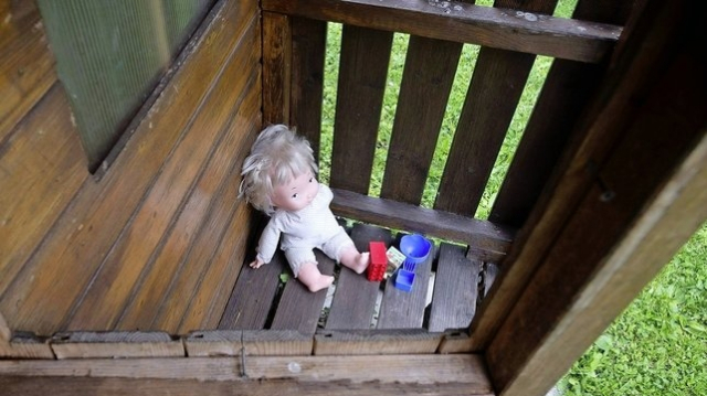 Enfant poupée meurtre infanticide Enfant poupée meurtre infanticide