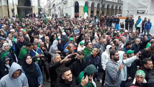 Vidéos. Algérie. 38e vendredi de contestation: la rue droite dans ses bottes Vidéos. Algérie. 38e vendredi de contestation: la rue droite dans ses bottes