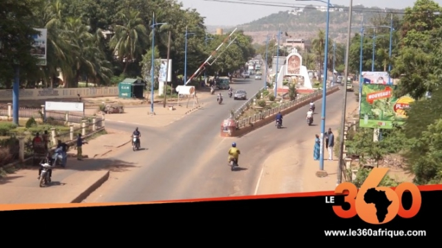 Vidéo. Guinée: deux cents Maliens impliqués dans une pyramide de Ponzy rapatriés Vidéo. Guinée: deux cents Maliens impliqués dans une pyramide de Ponzy rapatriés