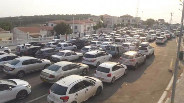 Nouvel An: les Algériens partent en masse réveillonner en Tunisie Nouvel An: les Algériens partent en masse réveillonner en Tunisie