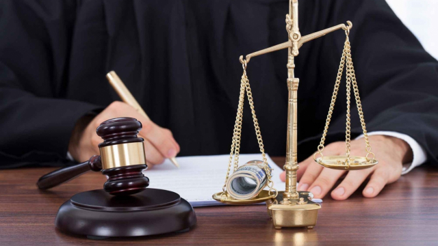 juge avocat pot-de-vin juge avocat pot-de-vin