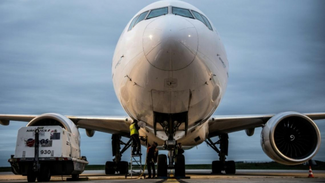 France: le corps d'un enfant retrouvé dans le train d'atterrissage d'un avion en provenance d'Abidjan France: le corps d'un enfant retrouvé dans le train d'atterrissage d'un avion en provenance d'Abidjan