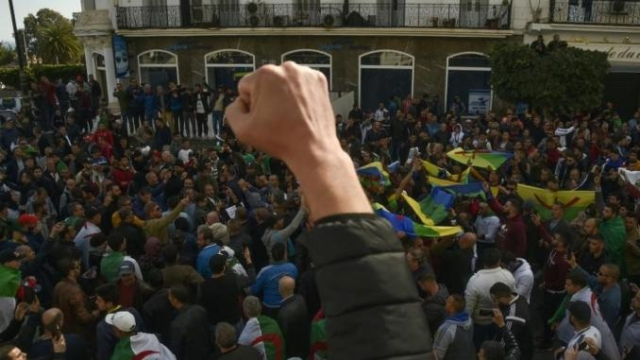 Vidéos. Algérie. 1er anniversaire du Hirak: des manifestations monstres dans les villes Vidéos. Algérie. 1er anniversaire du Hirak: des manifestations monstres dans les villes
