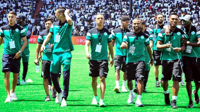Mazembe-Raja: les joueurs ont dû sauter les barrières pour entrer sur le terrain Mazembe-Raja: les joueurs ont dû sauter les barrières pour entrer sur le terrain
