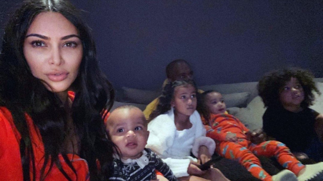 Kim kardashian confinée avec ses enfants Kim kardashian confinée avec ses enfants
