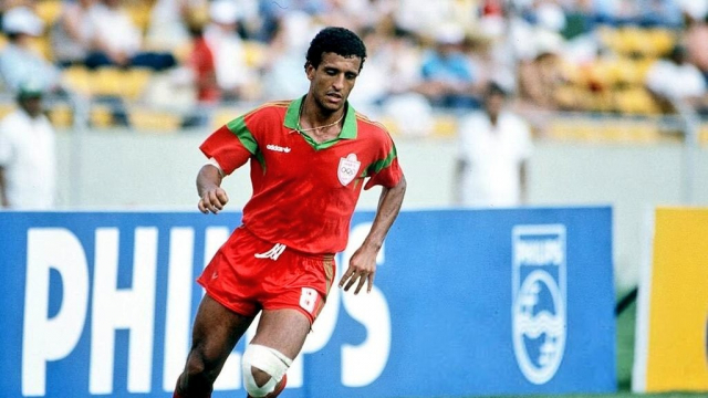 Aziz Bouderbala sous le maillot du Maroc Aziz Bouderbala sous le maillot du Maroc