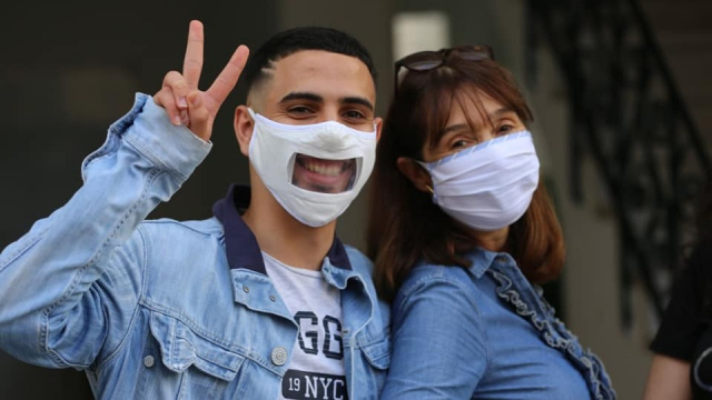 Le "Maski'ri", le masque marocain pour personnes sourdes et malentendantes. Le "Maski'ri", le masque marocain pour personnes sourdes et malentendantes.