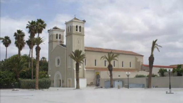 L'église Saint-Louis d'Anjou. L'église Saint-Louis d'Anjou.