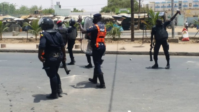Diapo. Sénégal: les premières émeutes de l’Etat d’urgence sanitaire Diapo. Sénégal: les premières émeutes de l’Etat d’urgence sanitaire