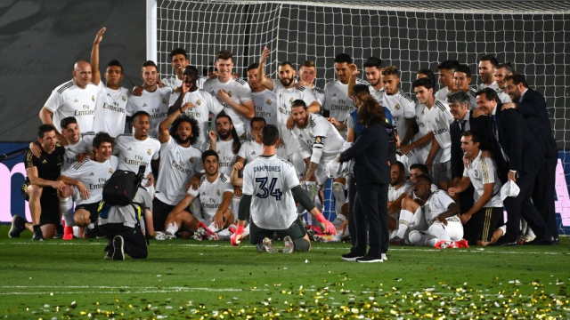 Les joueurs du Real Madrid célèbrent leur titre de champion d'Espagne. Les joueurs du Real Madrid célèbrent leur titre de champion d'Espagne.