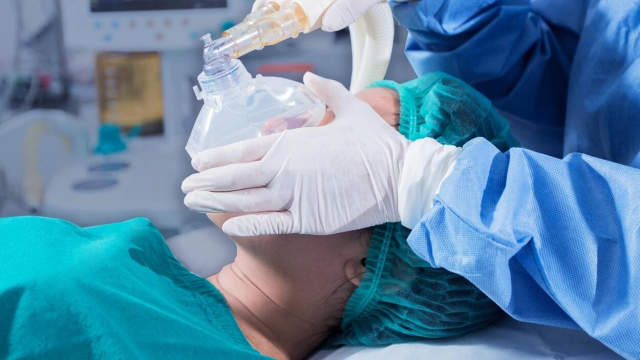 Algérie. Covid-19: on choisira bientôt qui sauver et qui laisser mourir, selon un spécialiste Algérie. Covid-19: on choisira bientôt qui sauver et qui laisser mourir, selon un spécialiste
