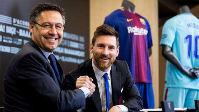 Messi et le président du Barça, J. M, Bartomeu. Messi et le président du Barça, J. M, Bartomeu.