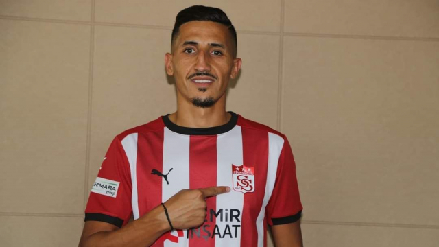 Fayçal Fajr, nouveau joueur du club turc de Sivasspor. Fayçal Fajr, nouveau joueur du club turc de Sivasspor.