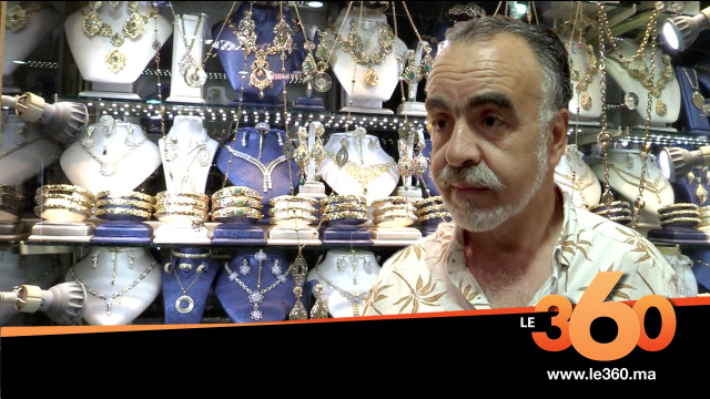 Cover Vidéo - غياب موسم الأعراس يؤثر على نشاط تجار الذهب:" الناس كيبعيو الذهب كثر ما كيشريوه" Cover Vidéo - غياب موسم الأعراس يؤثر على نشاط تجار الذهب:" الناس كيبعيو الذهب كثر ما كيشريوه"