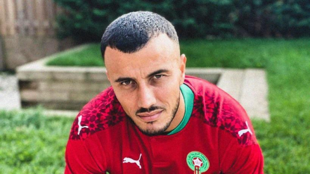 Romain Saiss porte le nouveau maillot domicile des Lions de l'Atlas. Romain Saiss porte le nouveau maillot domicile des Lions de l'Atlas.