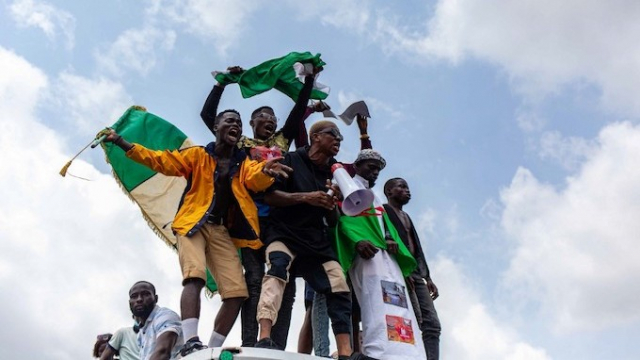 Nigeria: les manifestations se multiplient, l'armée hausse le ton Nigeria: les manifestations se multiplient, l'armée hausse le ton