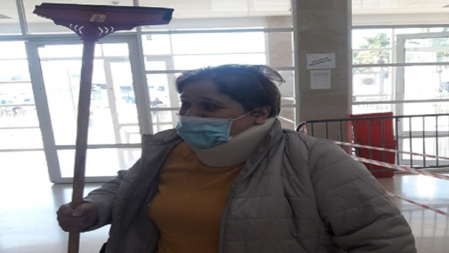 Infirmière - Racloir - Désinfection - Coronavirus Infirmière - Racloir - Désinfection - Coronavirus