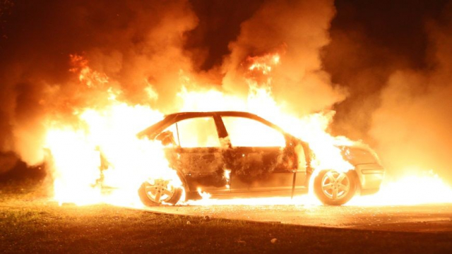 Voiture en feu Voiture en feu