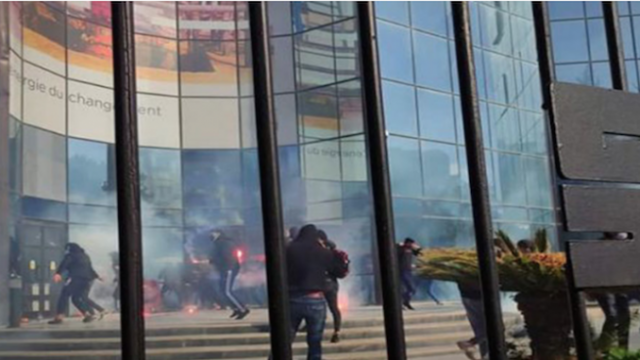 Vidéo. Algérie: des jeunes en colère envahissent le siège de Sonatrach
