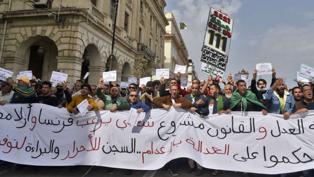 Vidéo. Mardi 111 du Hirak en Algérie: les étudiants maintiennent la pression Vidéo. Mardi 111 du Hirak en Algérie: les étudiants maintiennent la pression